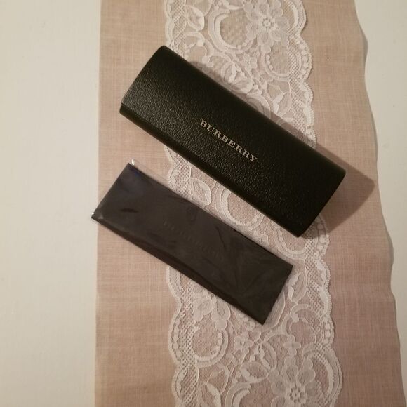 Burberry Magnetic Readings  Eyeglass Hard Case (Black) new - Picture 1 of 17